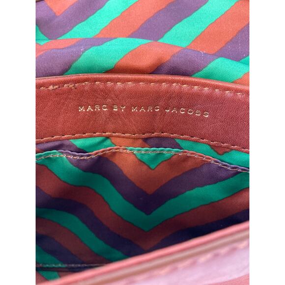 MARC BY MARC JACOBS BURNT ORANGE, BROWN LEATHER WRISTLET - Picture 12 of 16